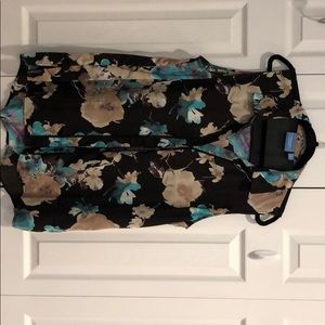 Simple Vera Vera Wang sleeveless blouse